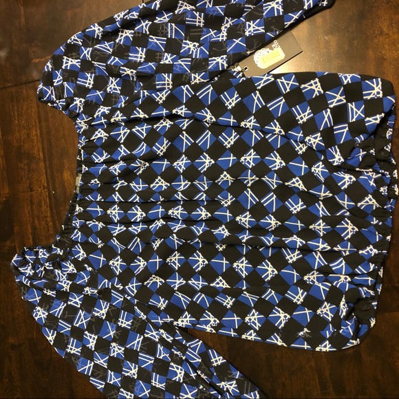 Cute top - Picture 2 of 2